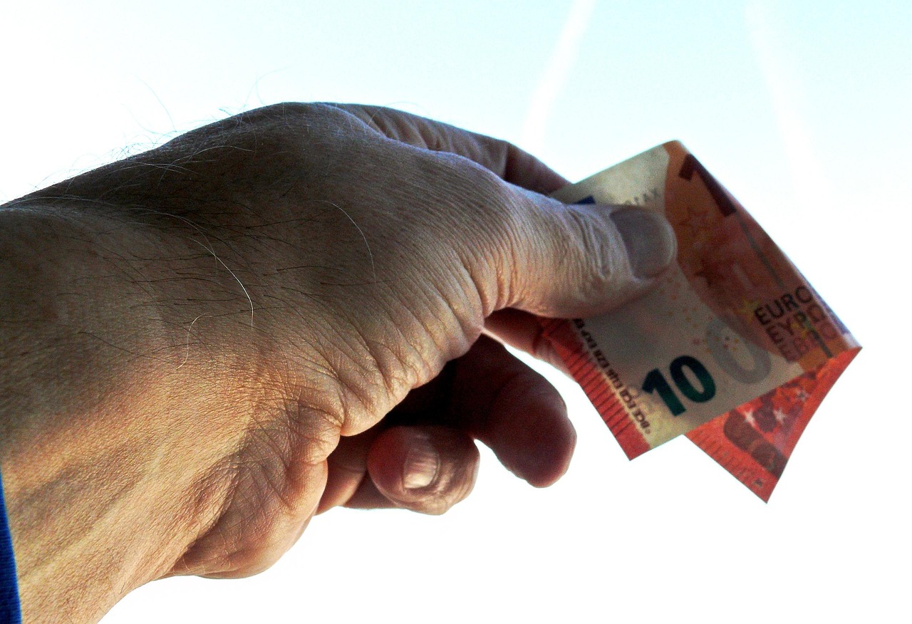 give, take euro, 10 euro, euro note, money, seem, euro, offer, give, give, give, 10 euro, 10 euro, 10 euro, 10 euro, 10 euro, money, euro, euro, euro, offer